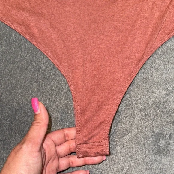 Lelis- One-Shoulder mauve color Bodysuit size Small - Picture 7 of 11